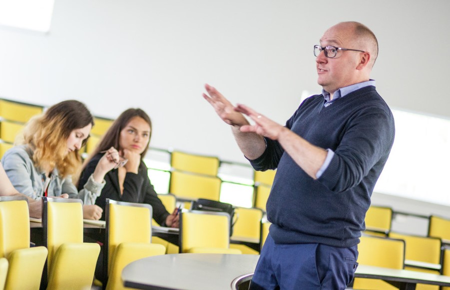 Overarching Manager Gaining overarching knowledge and skills of management and leadership
