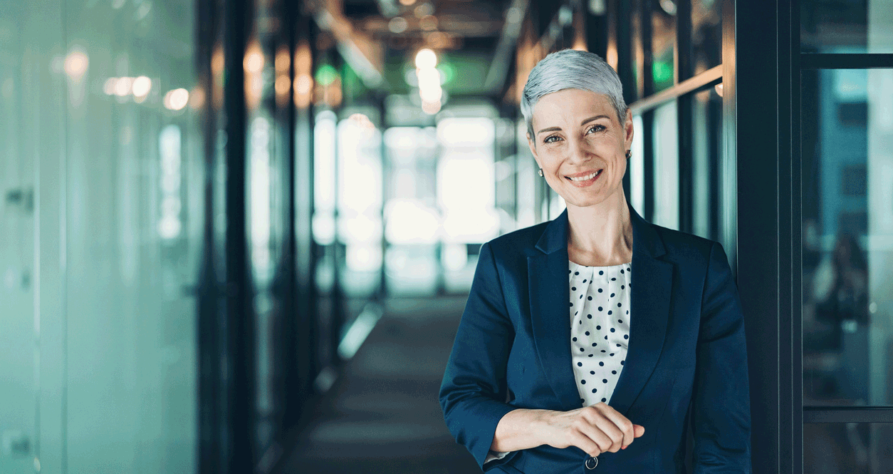 Participante souriante Formation courte pour Dirigeants EDHEC - Stratégie Financière