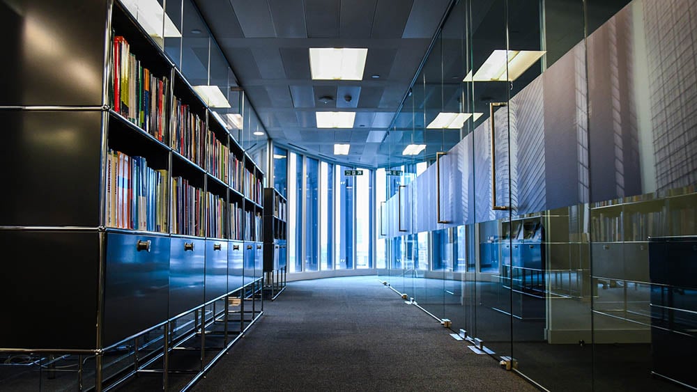 Couloir du campus EDHEC de Londres