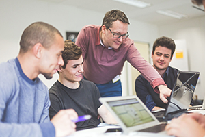 étudiants sur ordinateur