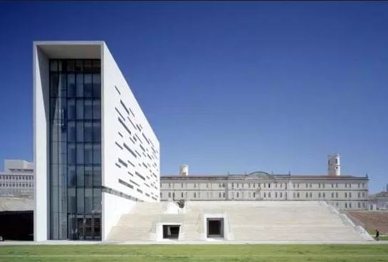 Universidad Nova de Lisboa – Nova School of Business