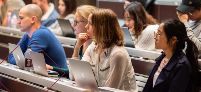 étudiants dans l'amphithéâtre